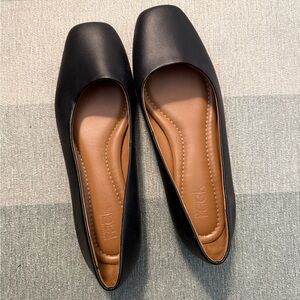 Nordstrom Rack Brand Flats Size 6.5 NWOT Never Worn